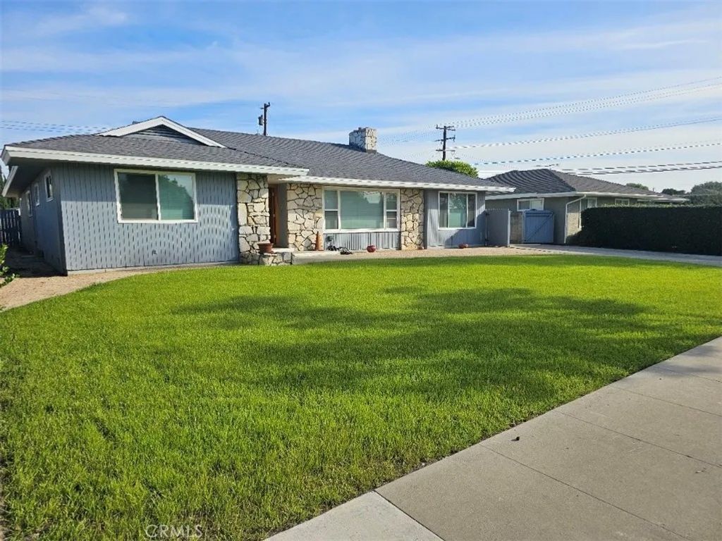 Photo of 919 N Harwood St, Orange, CA 92867 (MLS # PW26015227)