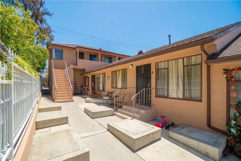 1876 Henderson Avenue