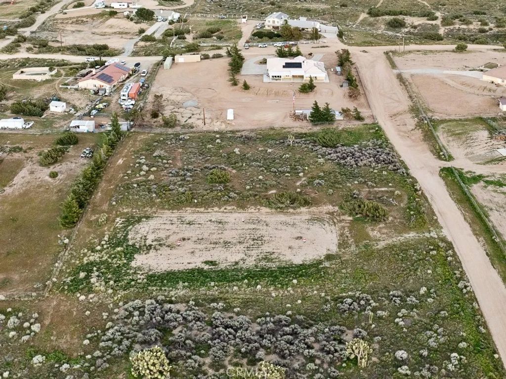 Photo of 0 Stuveling, Oak Hills, CA 92344 (MLS # HD26090911)