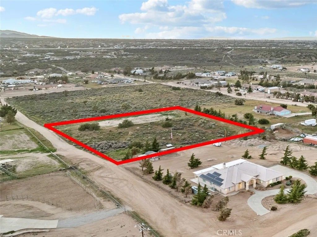 Photo of 0 Stuveling, Oak Hills, CA 92344 (MLS # HD26090911)