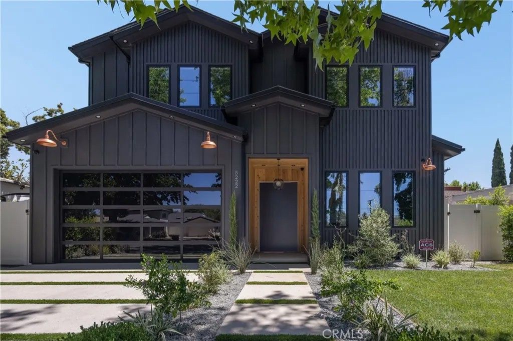 Photo of 5222 Ventura Canyon Avenue, Sherman Oaks, CA 91401 (MLS # SR26015455)