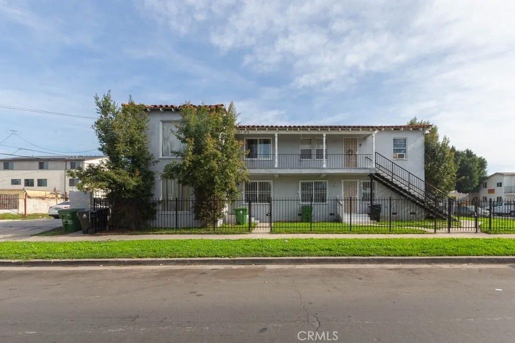 Photo of 1055 W 84th Pl, Los Angeles, CA 90044 (MLS # PW26004803)
