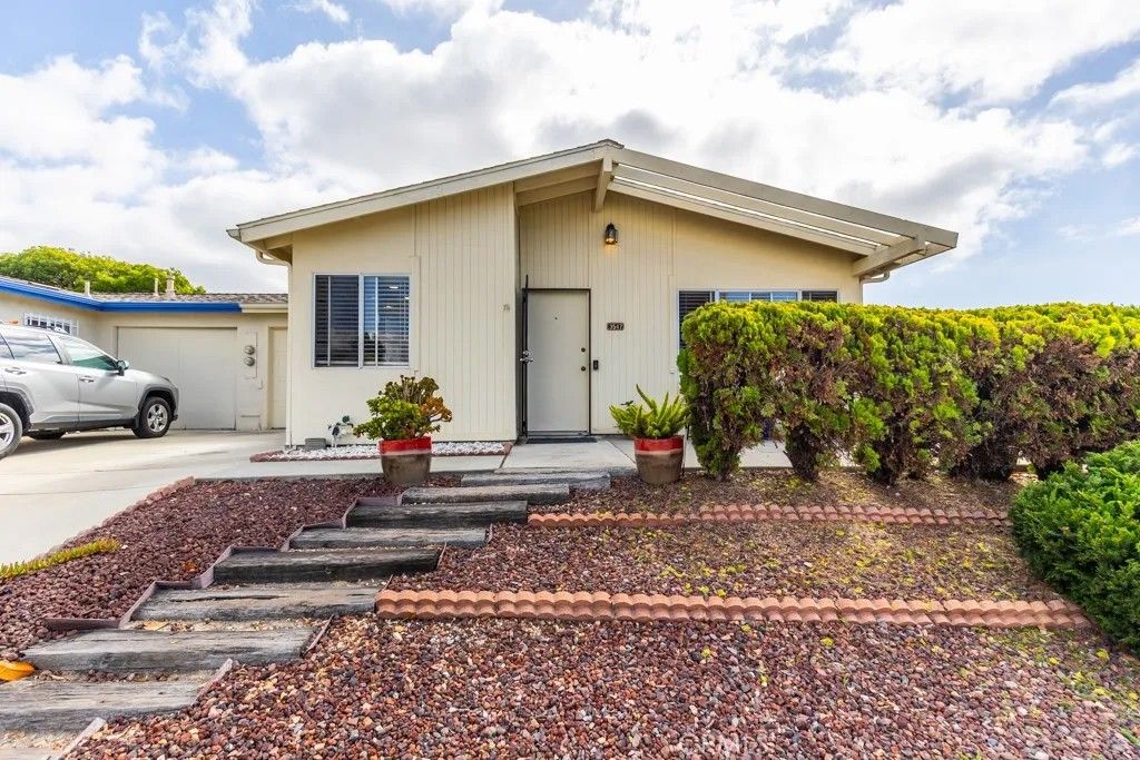 Photo of 3547 Mira Pacific Dr, Oceanside, CA 92056 (MLS # IG25242387)