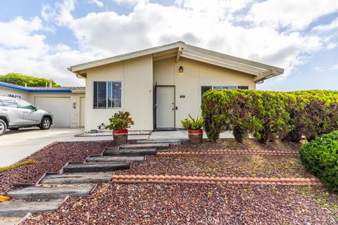 Photo of 3547 Mira Pacific Dr, Oceanside, CA 92056 (MLS # IG25242387)
