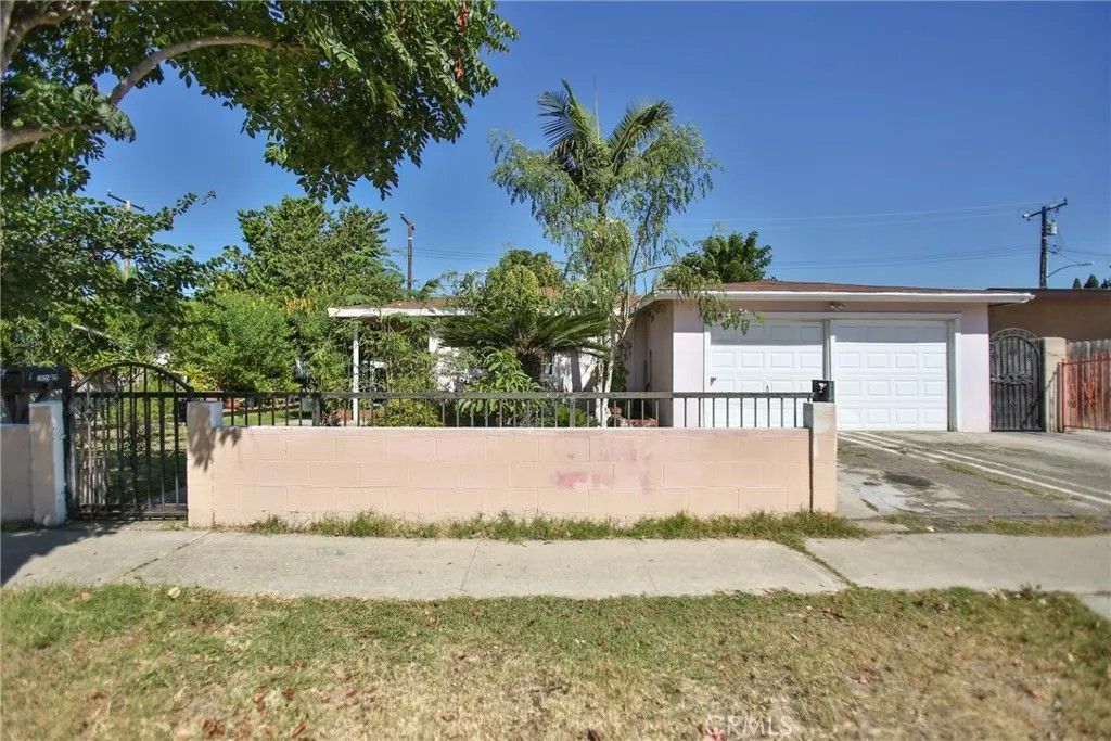 Photo of 2525 W 10th St, Santa Ana, CA 92703 (MLS # PW26094869)