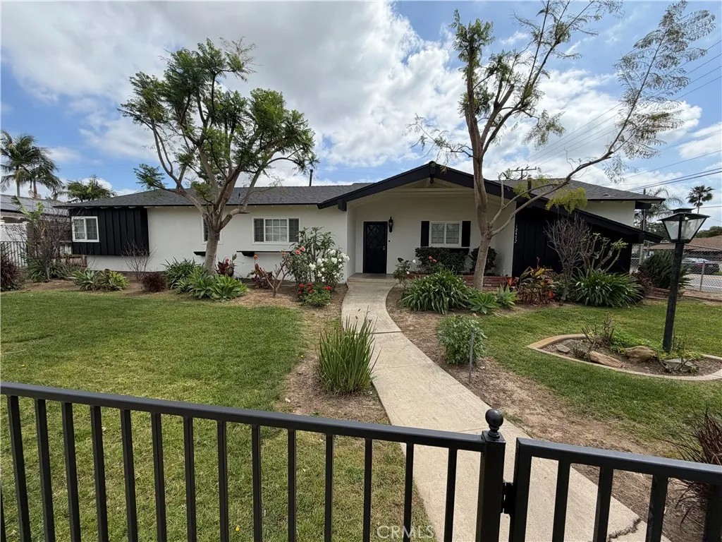 12472 Woodlawn Avenue