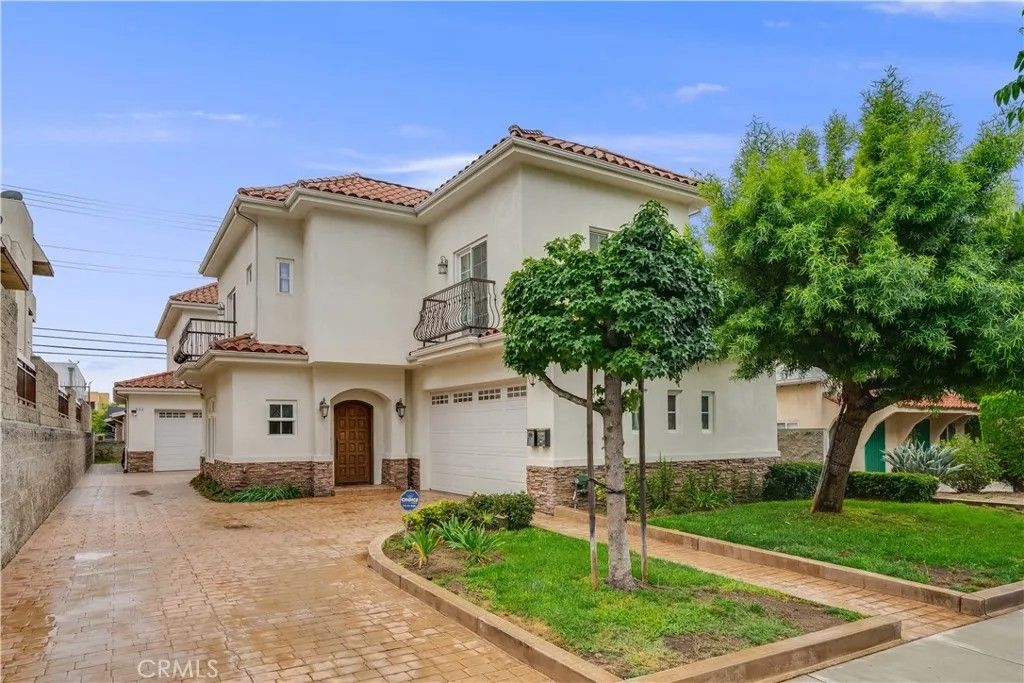 Photo of 524 W Elk Ave, Glendale, CA 91204 (MLS # PF25238631)