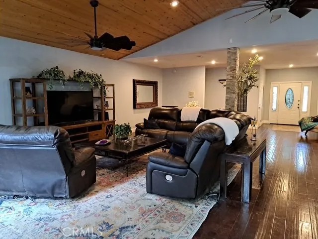 1613 Lassen Way