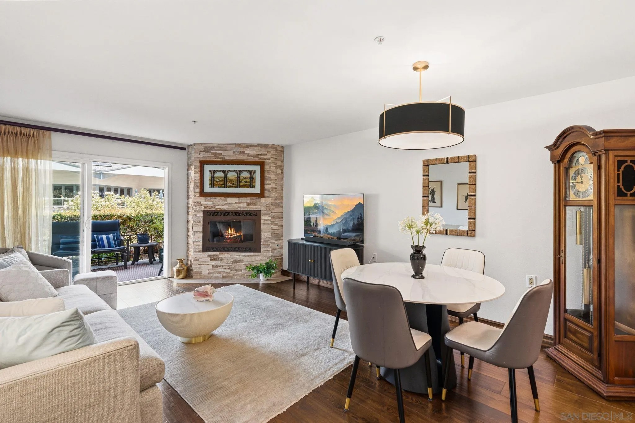 1664 Circa Del Lago E104