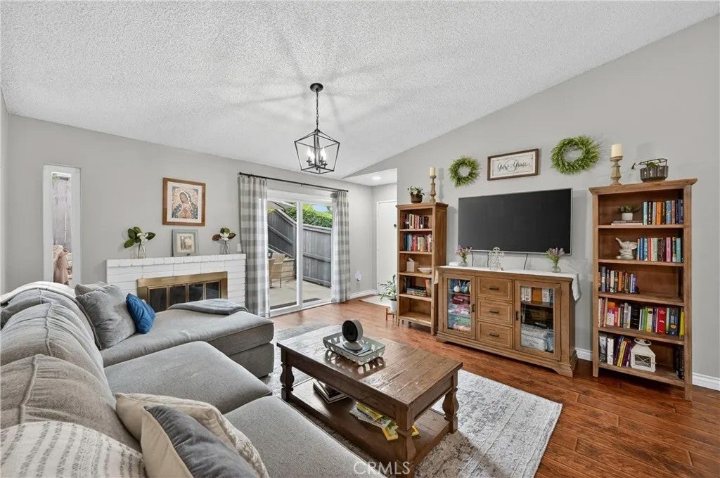 1817 N Solano