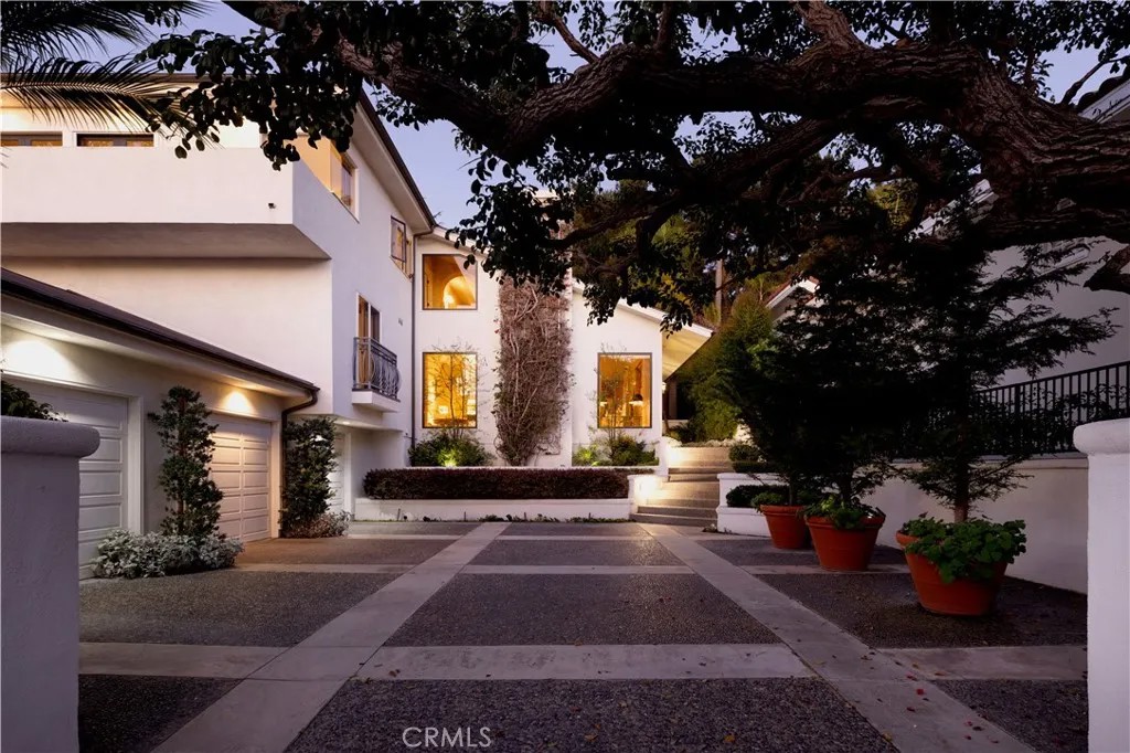 22 Belmont
