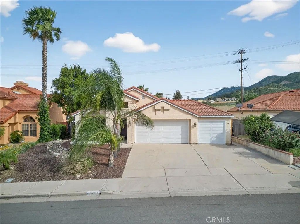 Photo of 33130 Trabuco Drive, Lake Elsinore, CA 92530 (MLS # SW26046468)