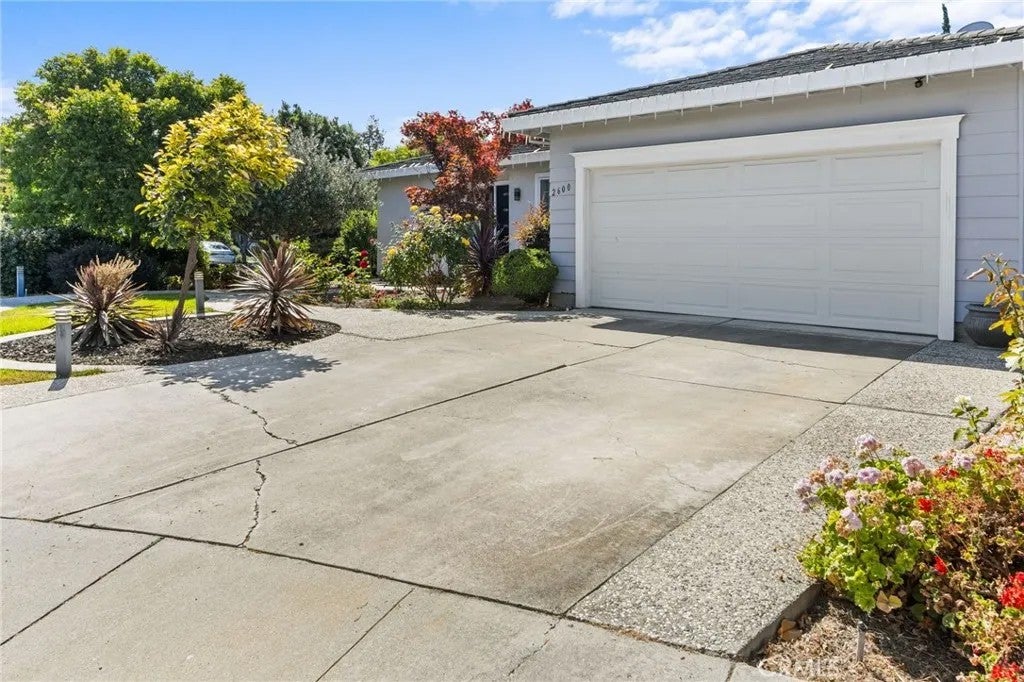 2600 Neves Court