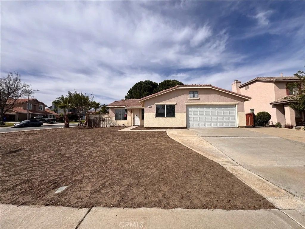 Photo of 2014 W Dawnview Drive, Rialto, CA 92377 (MLS # CV26066618)