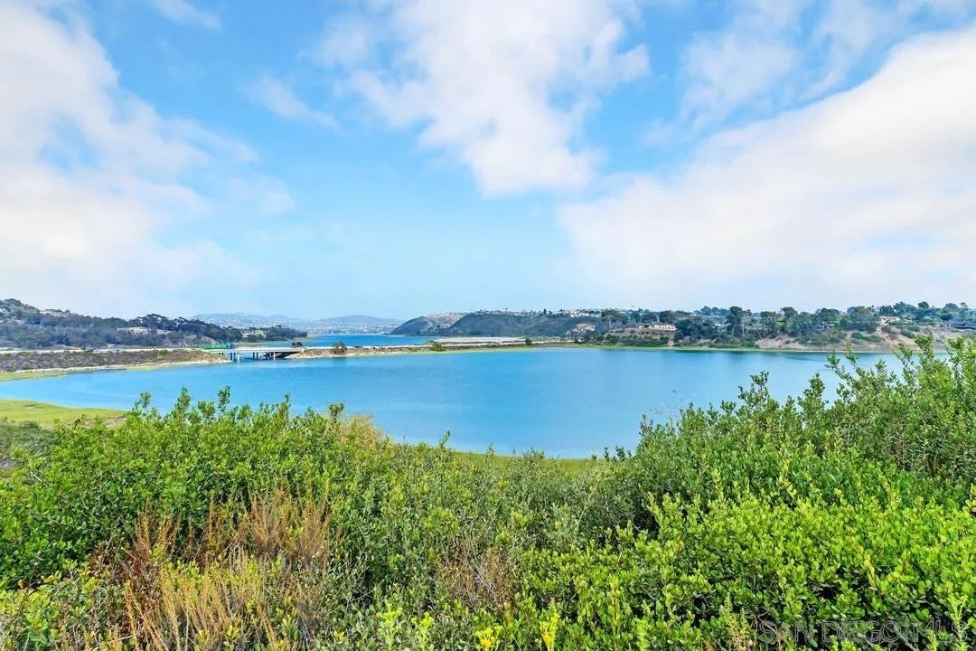 7564 Navigator Ct