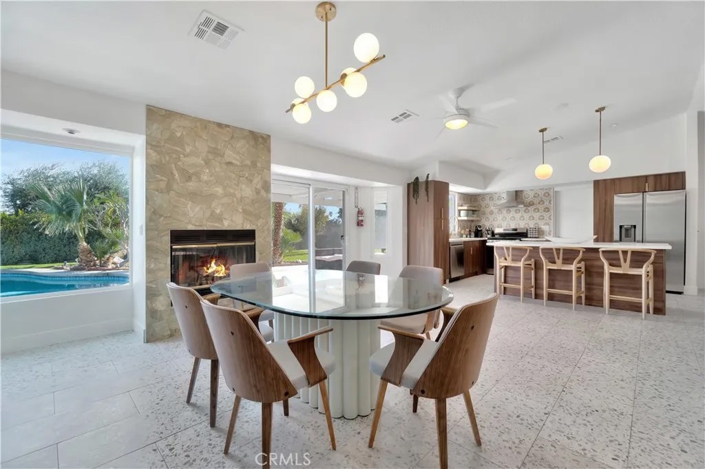 2280 Acacia West