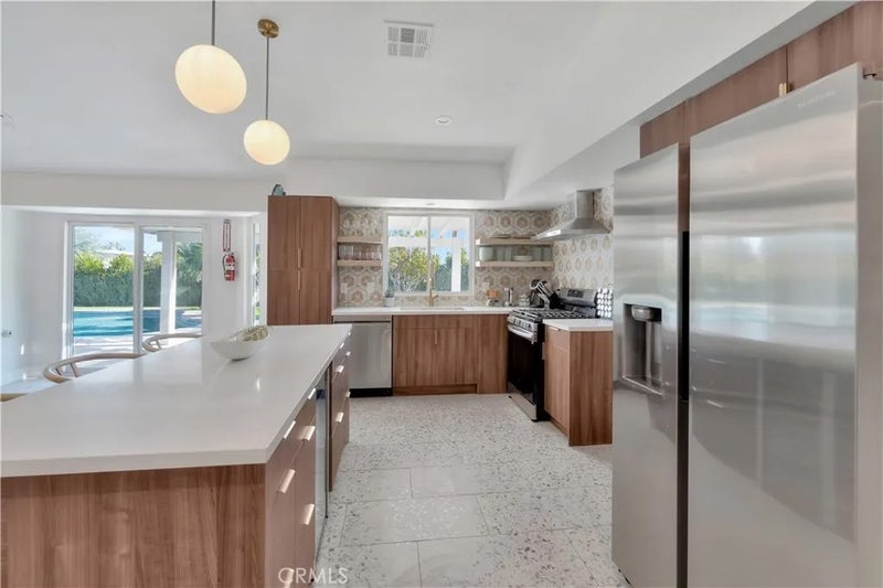 2280 Acacia West