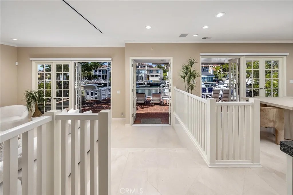 736 Harbor Island Drive