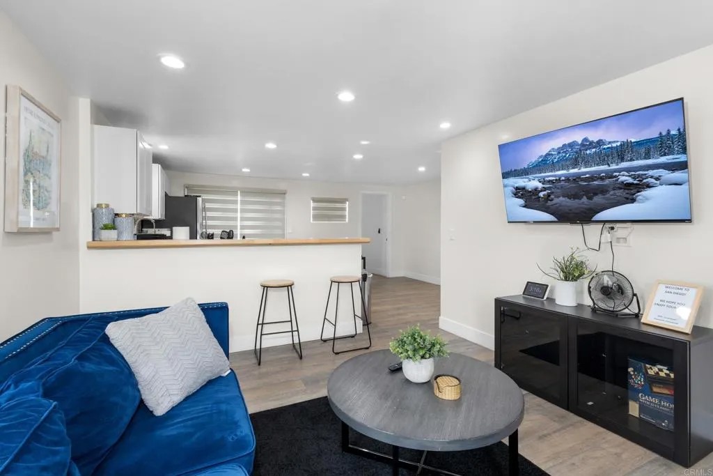 1114 E Division