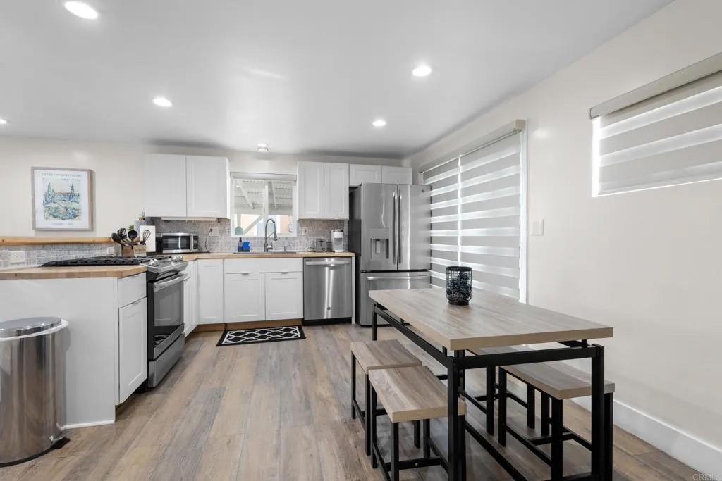 1114 E Division