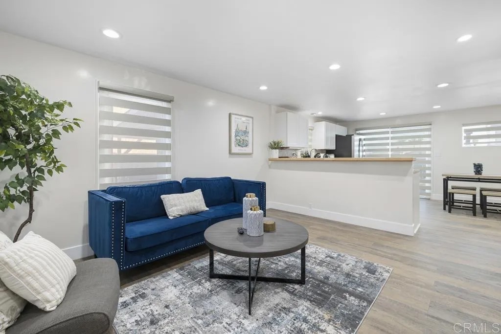 1114 E Division