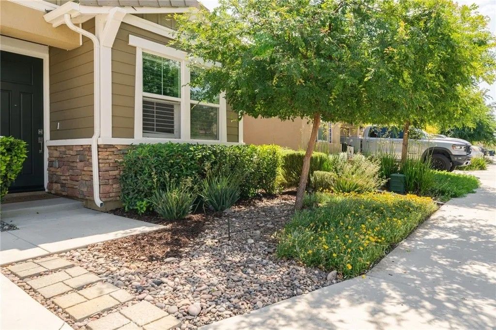 Photo of 1704 Camellia Lane, Redlands, CA 92374 (MLS # IG26078988)