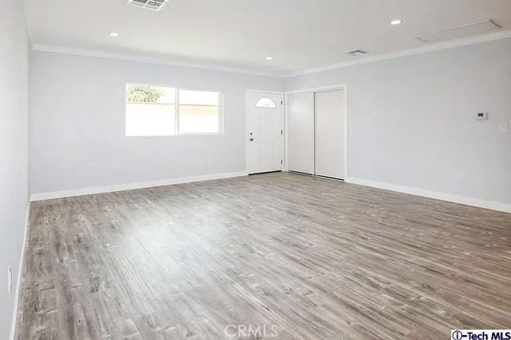 Photo of 7435 Collett Avenue, Van Nuys, CA 91406 (MLS # GD25276204)