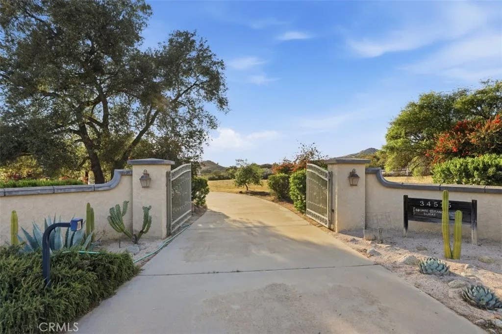Photo of 34575 Sycamore Springs, Hemet, CA 92544 (MLS # SW26094998)