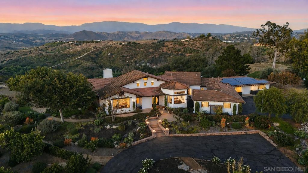 Photo of 30659 Diaz Rd, Valley Center, CA 92082 (MLS # 260009677)