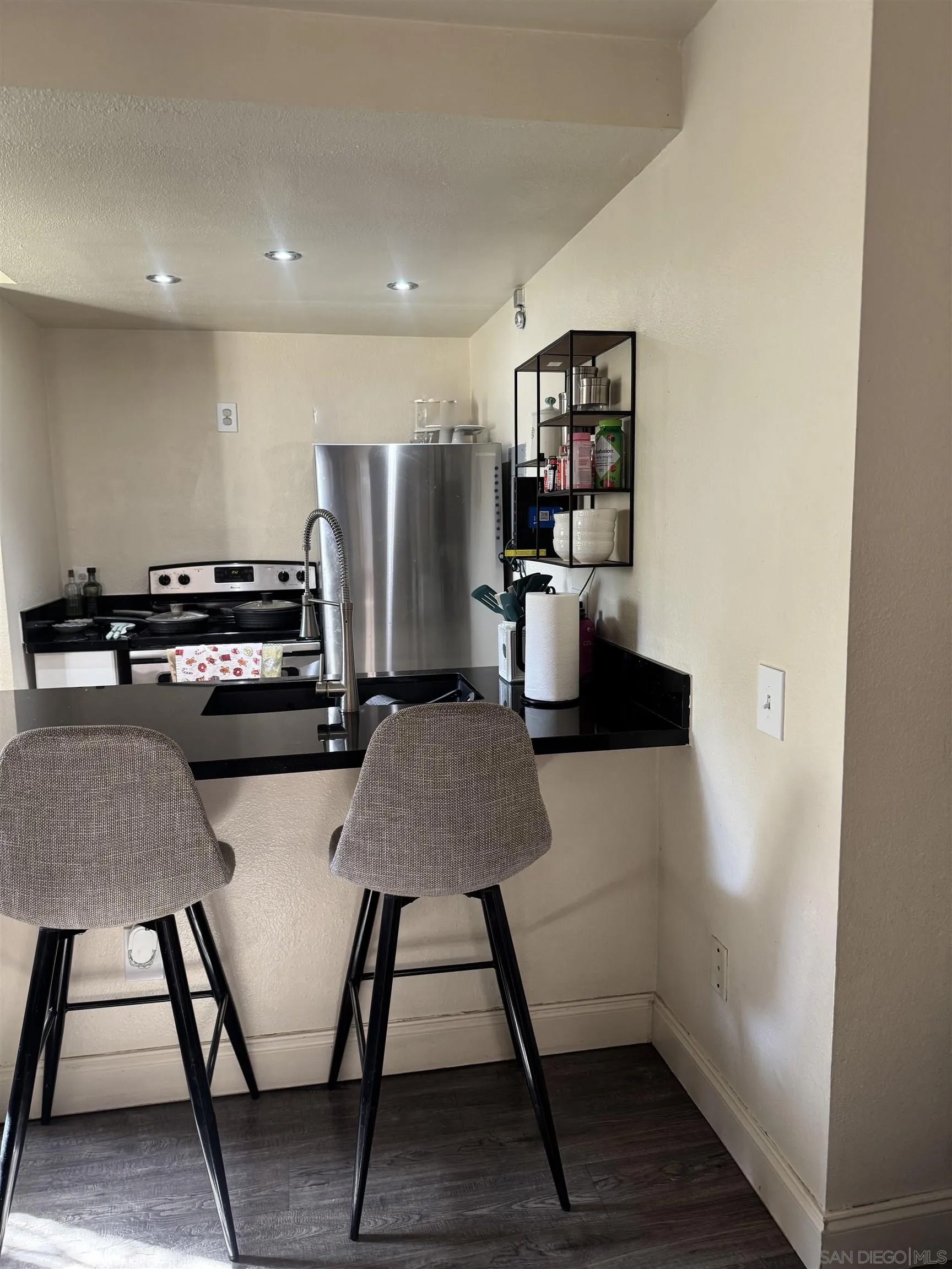 871 W San Ysidro Blvd 9