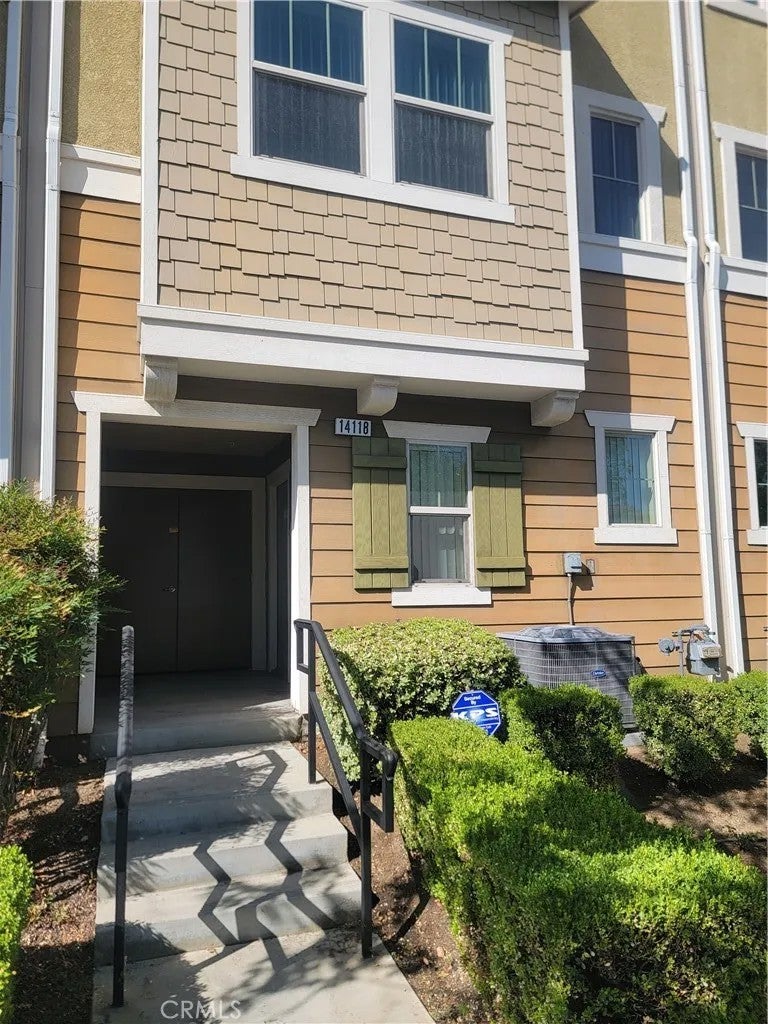 Photo of 14118 W Pine LN, Van Nuys, CA 91405 (MLS # DW26202597)