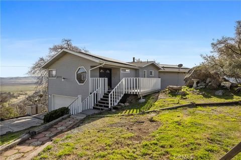 Tiny photo for 29300 Elkhorn Place, Tehachapi, CA 93561 (MLS # SR25273263)