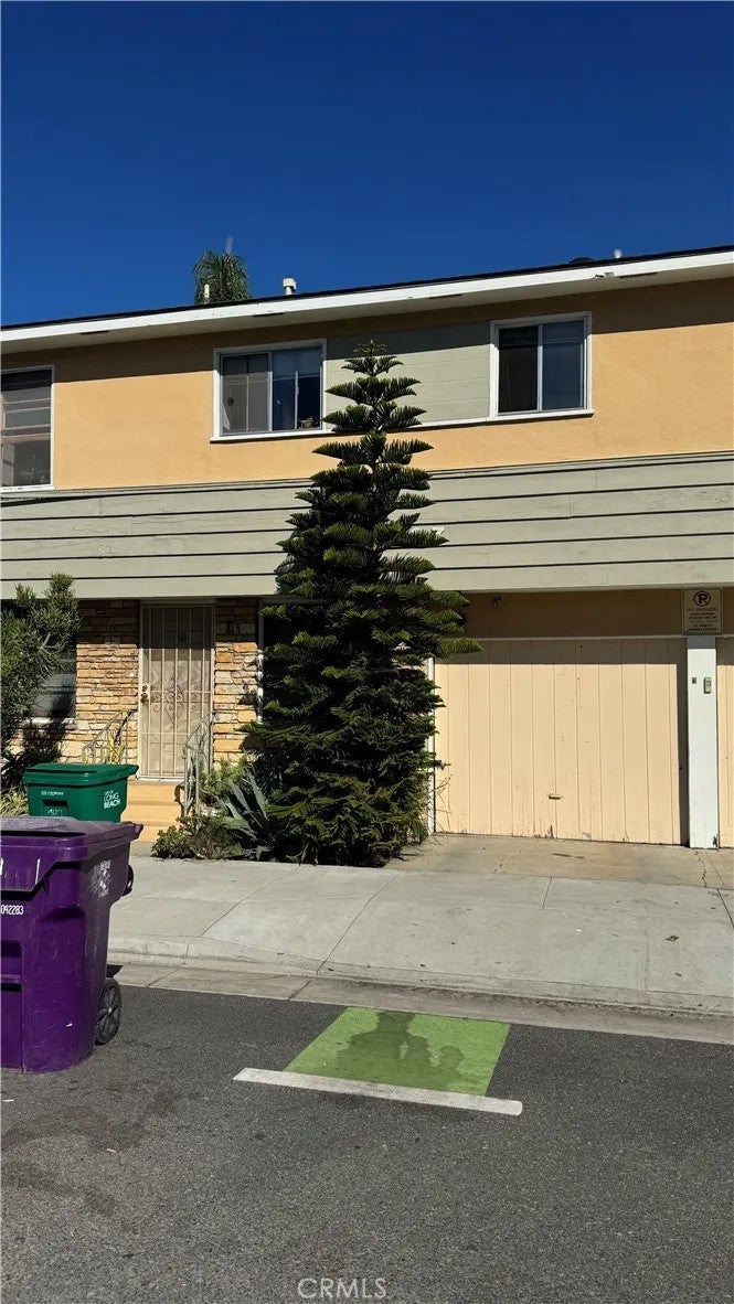 Photo of 947 E Broadway #2, Long Beach, CA 90802 (MLS # SR26182459)