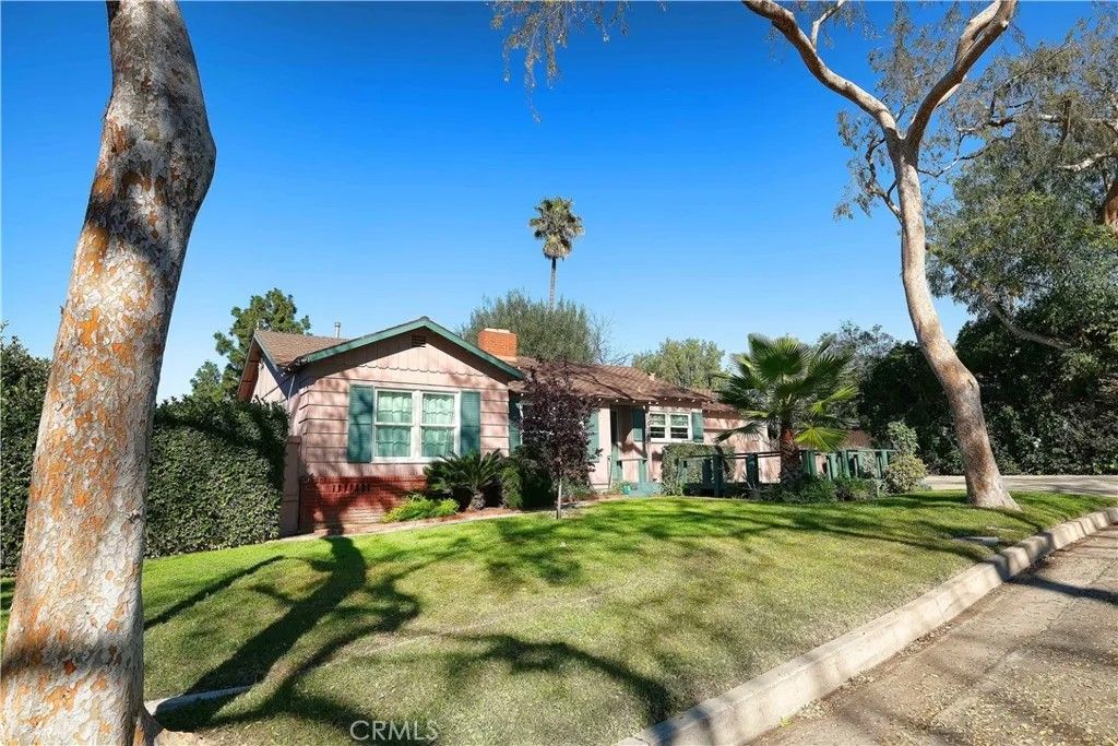 Photo of 1060 Grandview Ave, Fullerton, CA 92835 (MLS # CV26013213)