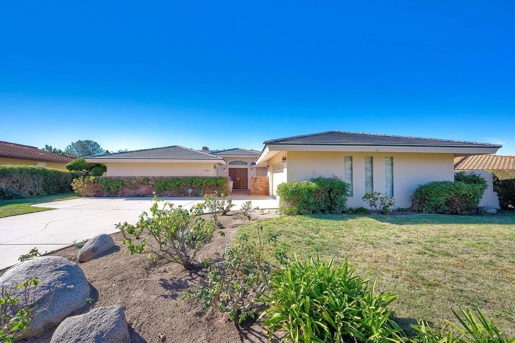 Photo of 17784 Via Graacia, San Diego, CA 92128 (MLS # 260003291)