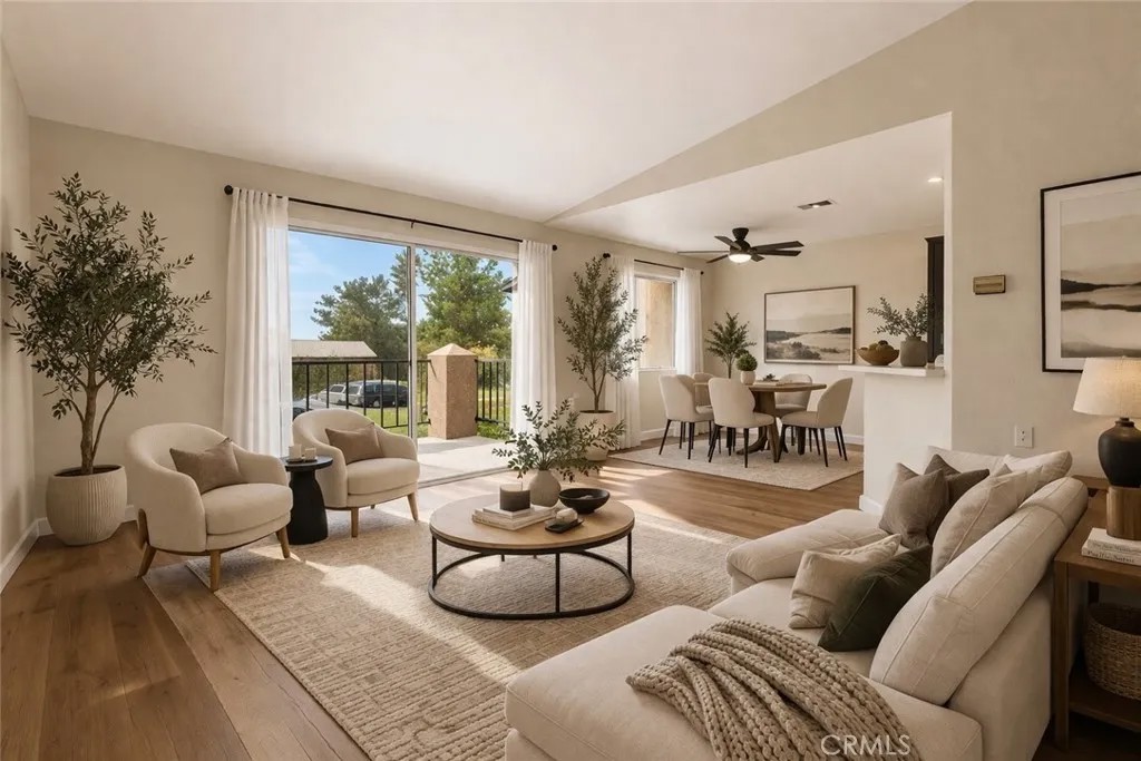 2588 Avenida Del Vista J202