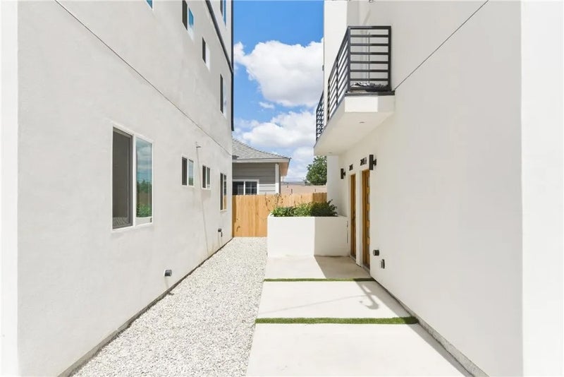 2843 Folsom