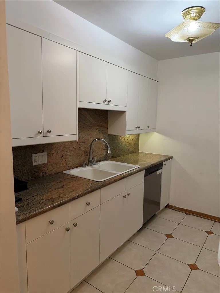15344 Weddington