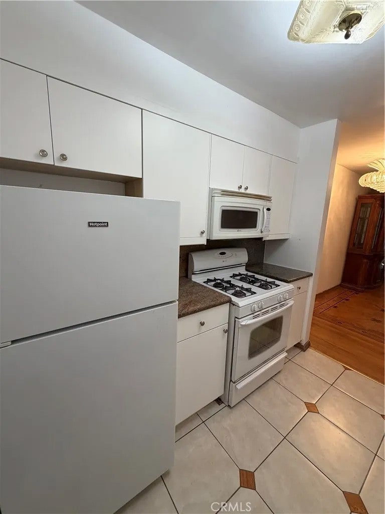 15344 Weddington