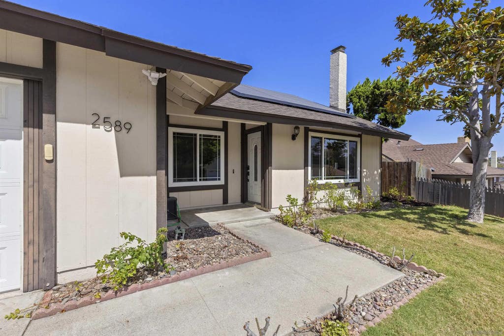 Photo of 2589 Joann Dr, Oceanside, CA 92056 (MLS # 260019377)