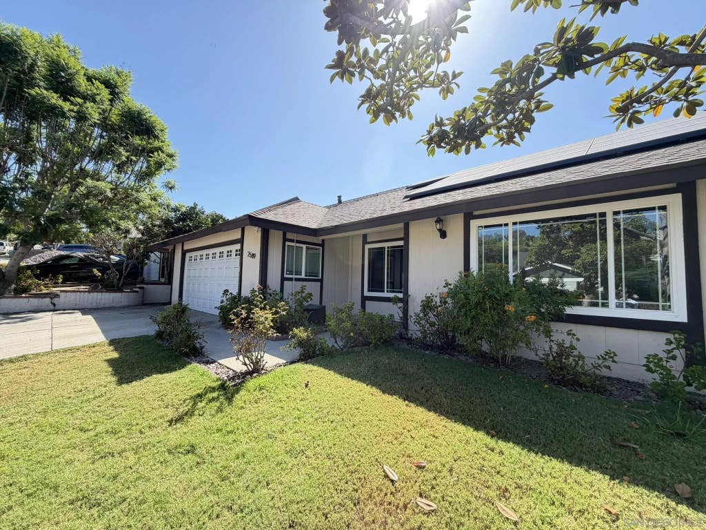 Photo of 2589 Joann Dr, Oceanside, CA 92056 (MLS # 260019377)