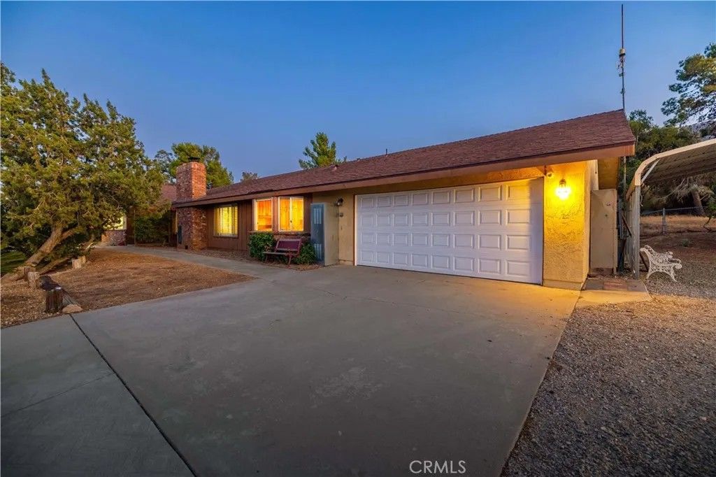 Photo of 626 Westlake Drive, Palmdale, CA 93551 (MLS # SR26012989)