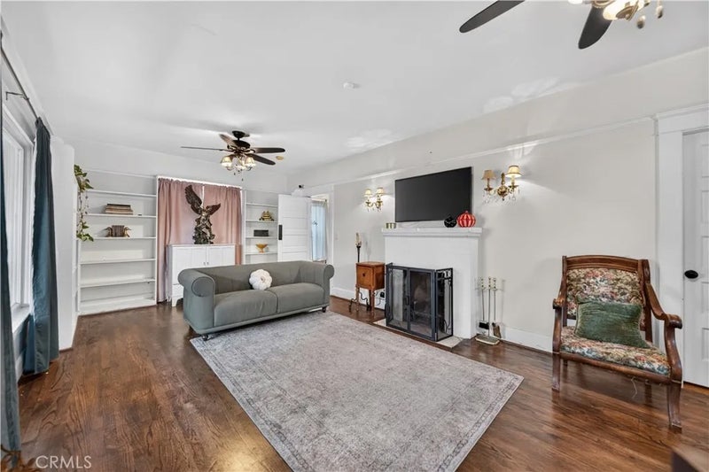 410 E Alvarado
