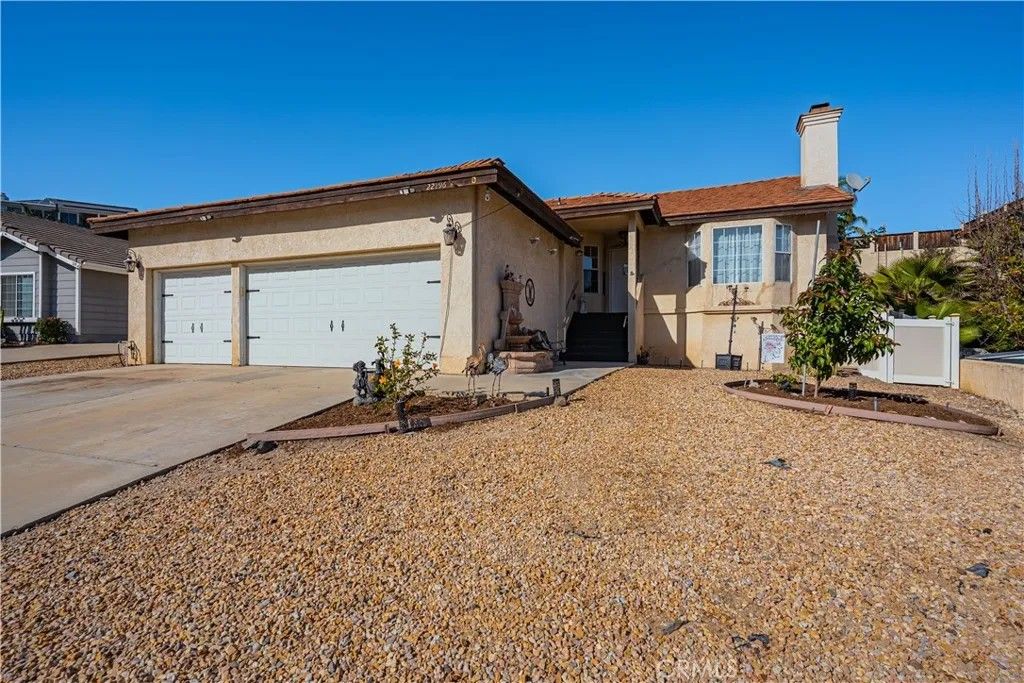 Photo of 22196 Hoofbeat Way, Canyon Lake, CA 92587 (MLS # SW26010007)