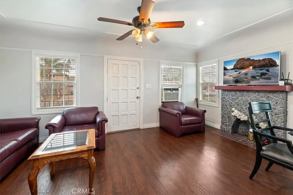 4074 Santa Ana