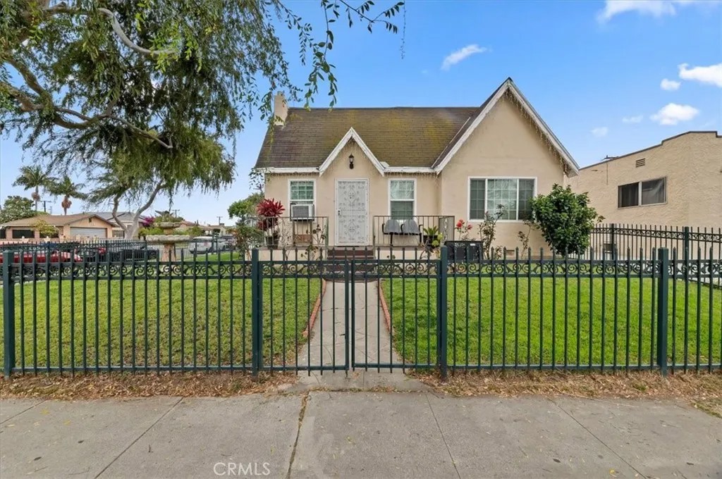 4074 Santa Ana