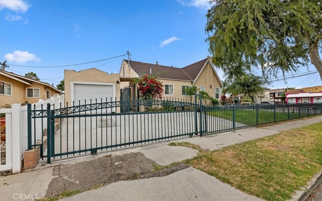 4074 Santa Ana