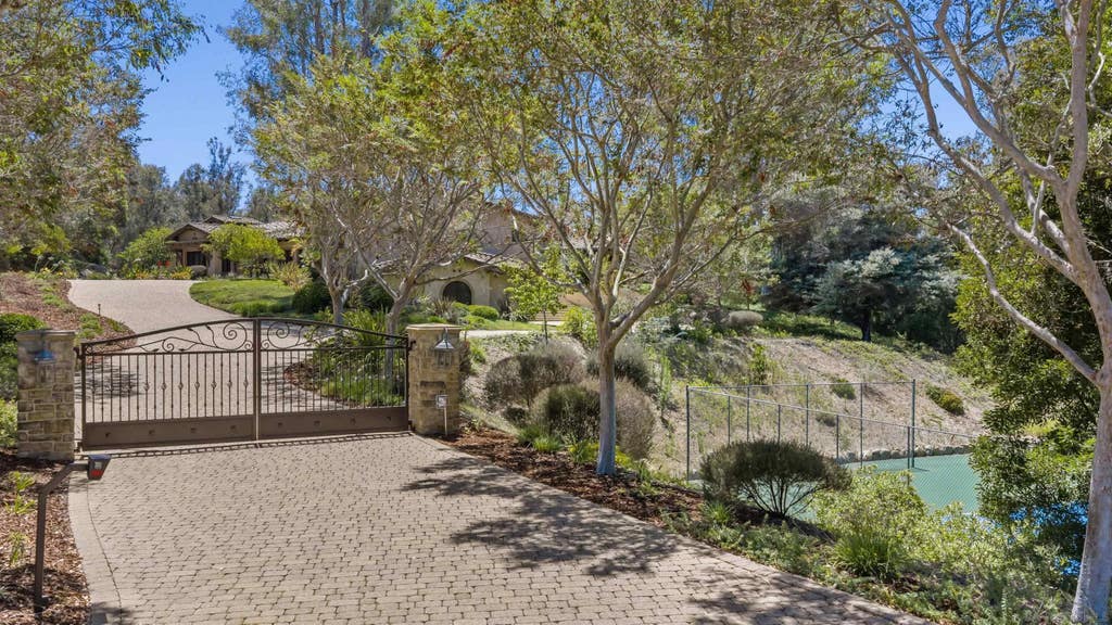 Photo of 5465 El Cielito, Rancho Santa Fe, CA 92067 (MLS # 260017090)