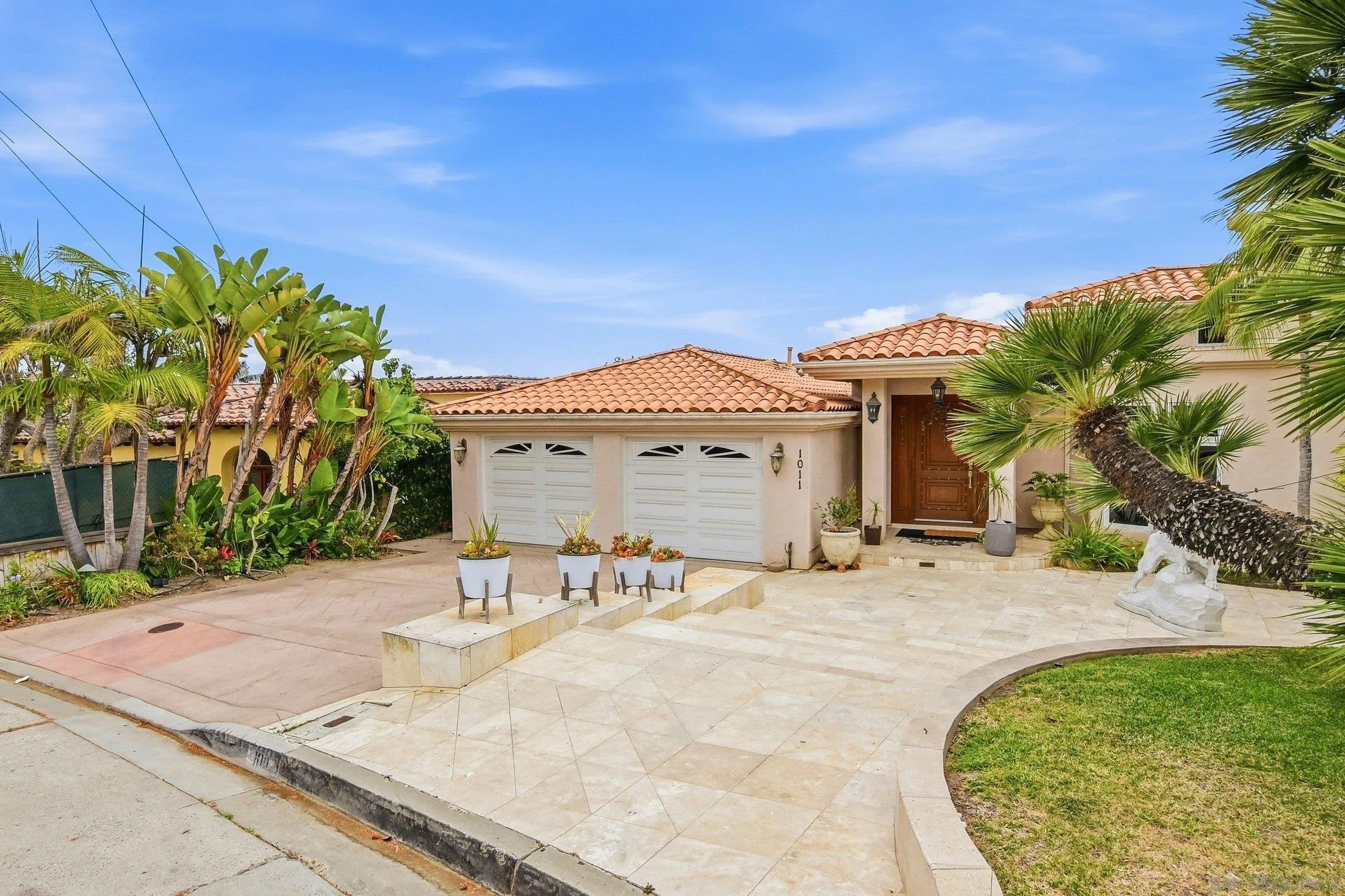 1011 Avenida Amantea