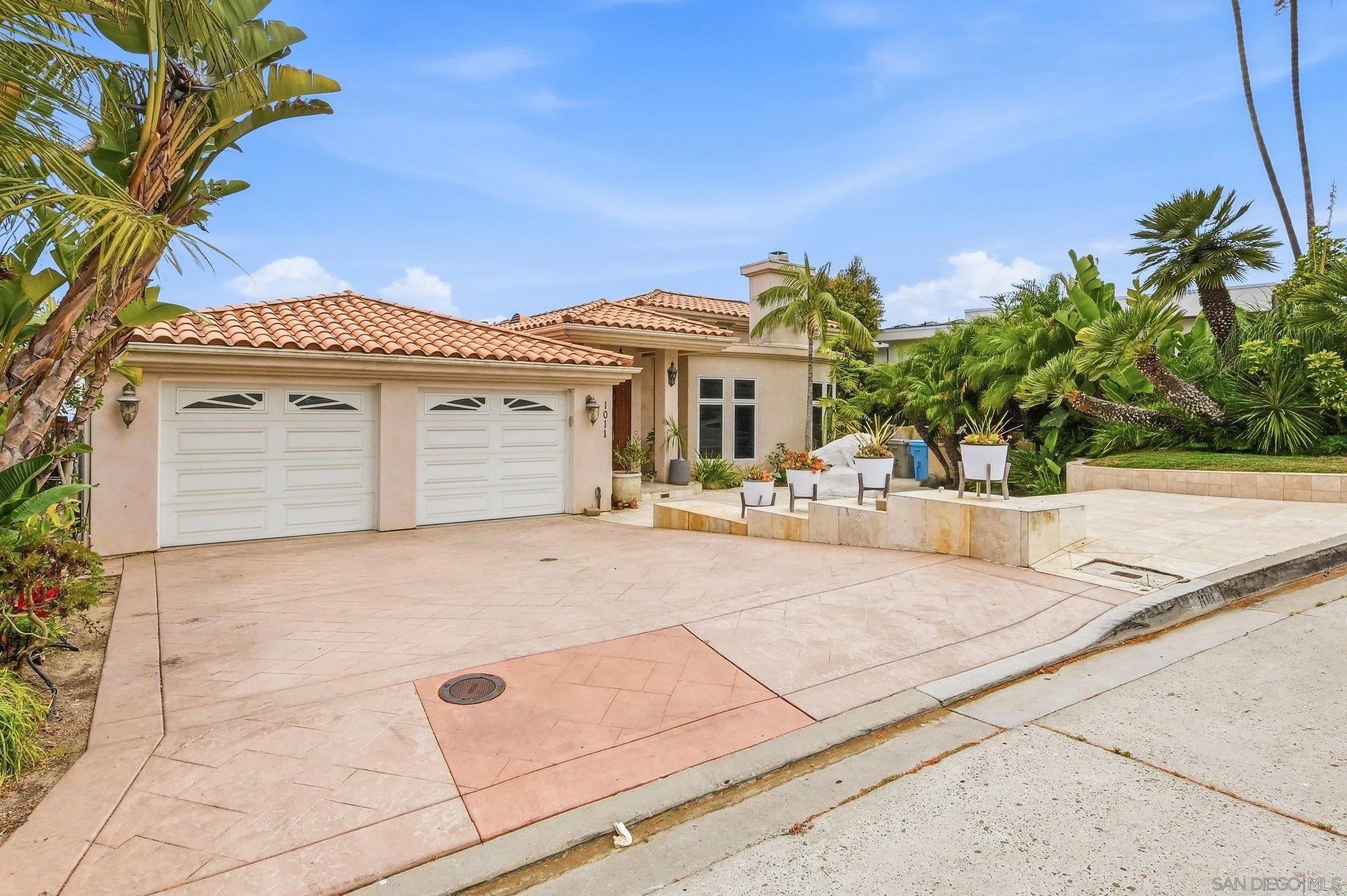 1011 Avenida Amantea